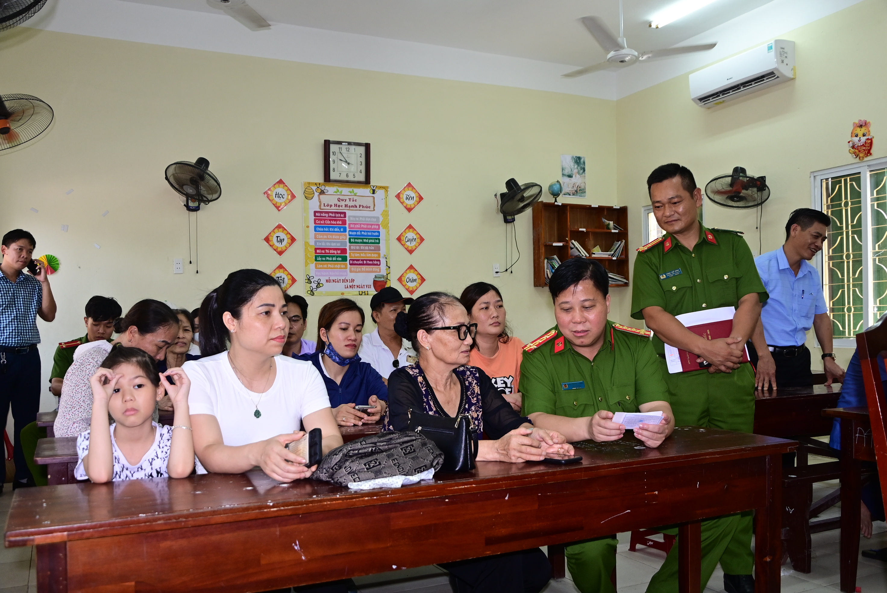 Đại tá Bùi Trung Thành – Phó Giám đốc CATP kiểm tra công tác thực hiện Đề án 06 tại quận Đồ Sơn và Hải An